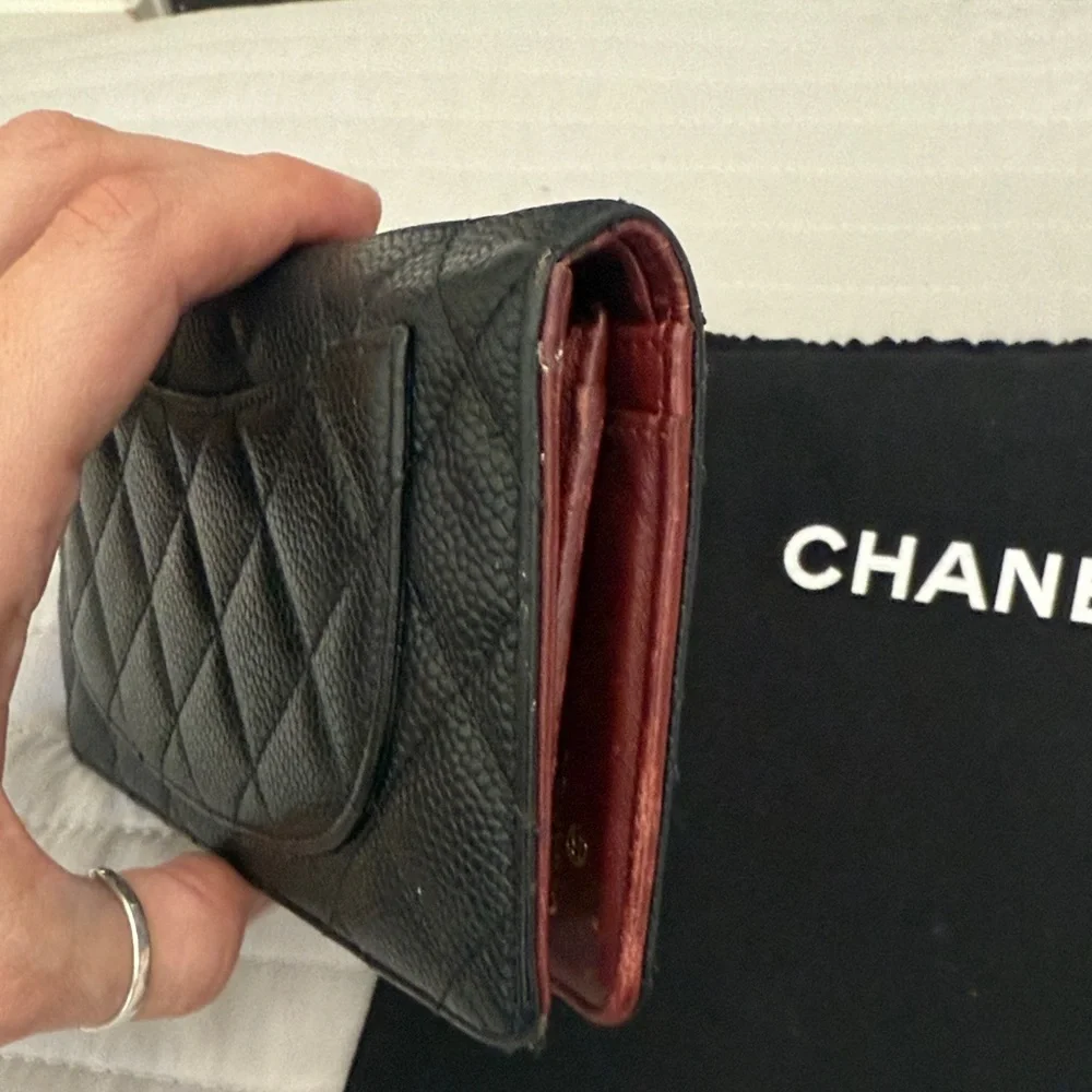 CHANEL elegant black